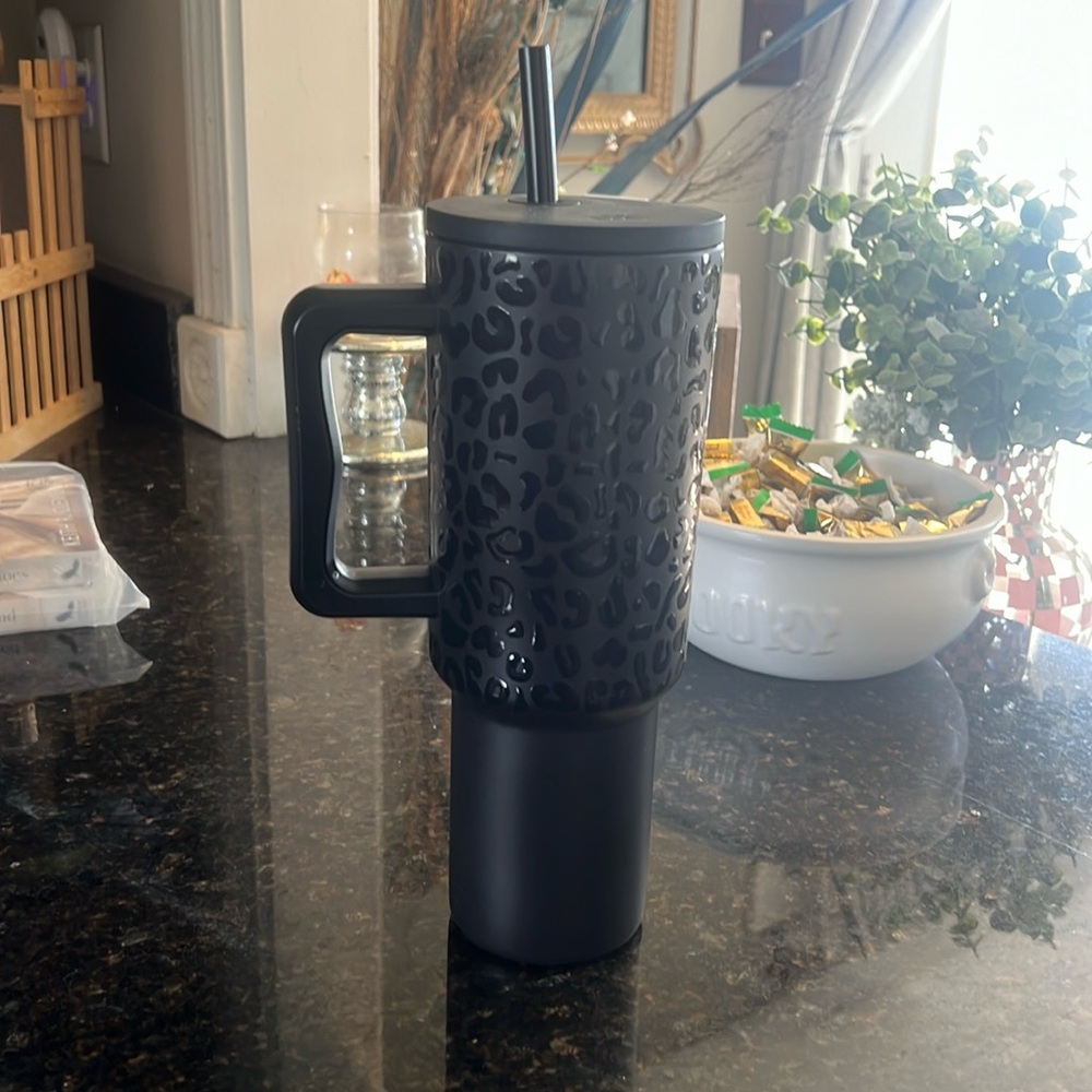 Simple Modern Cheetah Print 40oz
